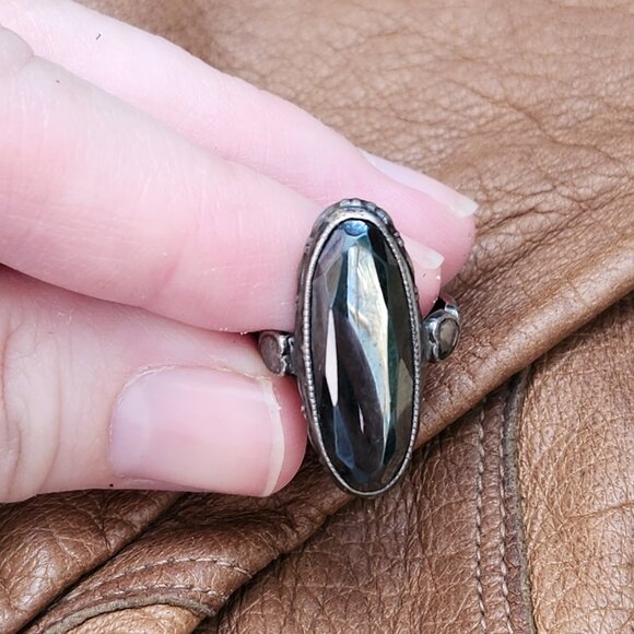 Harriet Ring / Vintage Sterling Silver Hematite Ring with Heart Engraved Band - Picture 3 of 12